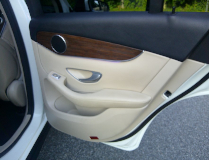 2022 Mercedes-Benz GLC - $26,977