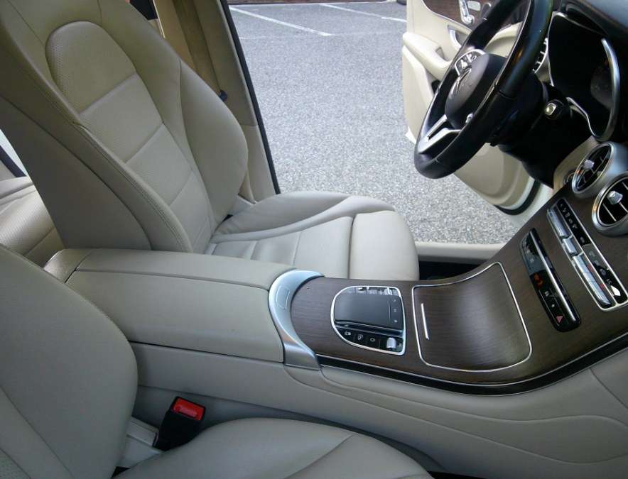 2022 Mercedes-Benz GLC - $26,977