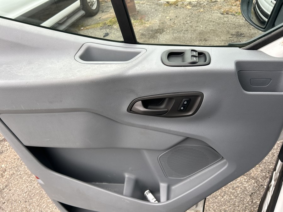 2016 Ford Transit XLT - Photo 16