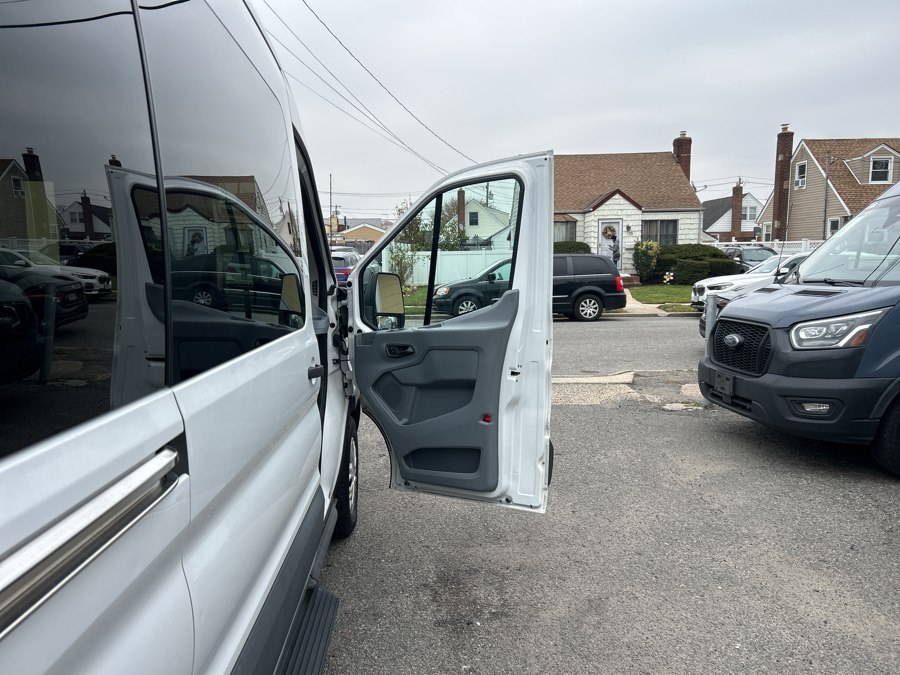 2016 Ford Transit XLT - Photo 23