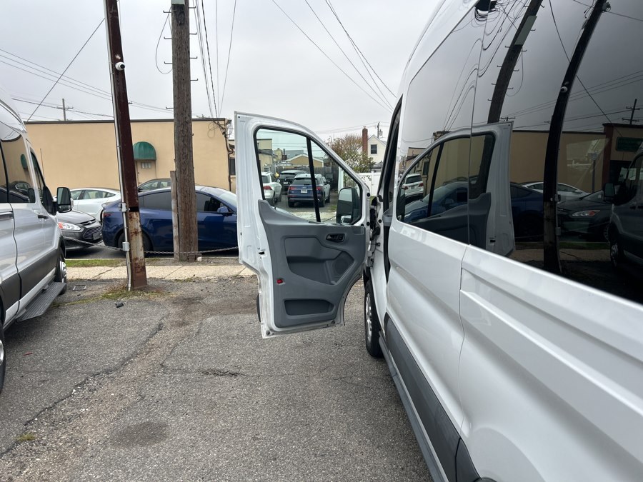 2016 Ford Transit XLT - Photo 14