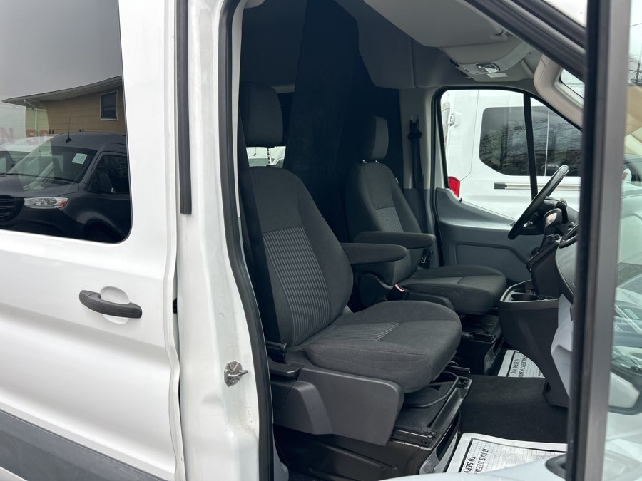 2016 Ford Transit XLT - Photo 28