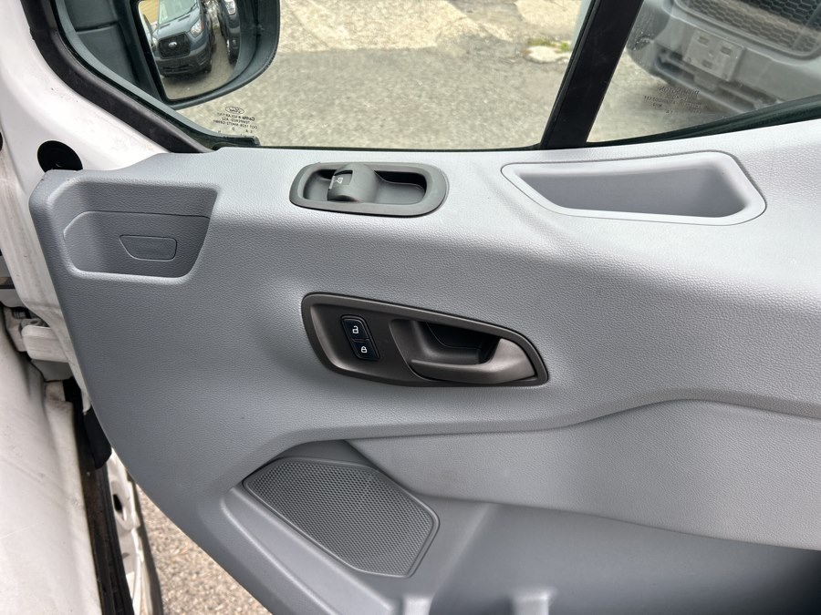 2016 Ford Transit XLT - Photo 25
