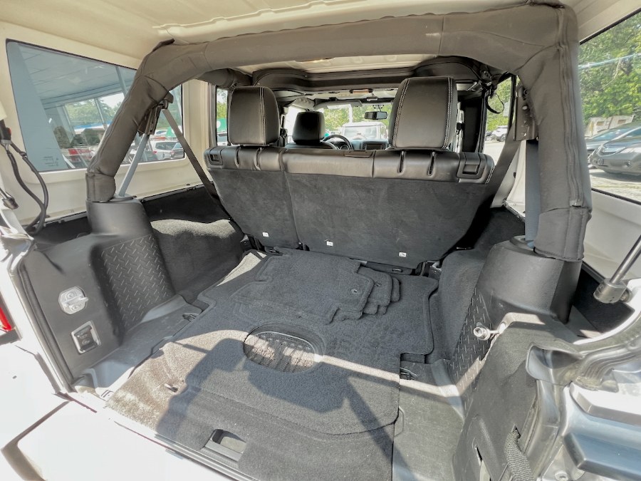 2016 Jeep Wrangler Unlimited Sahara - Photo 15