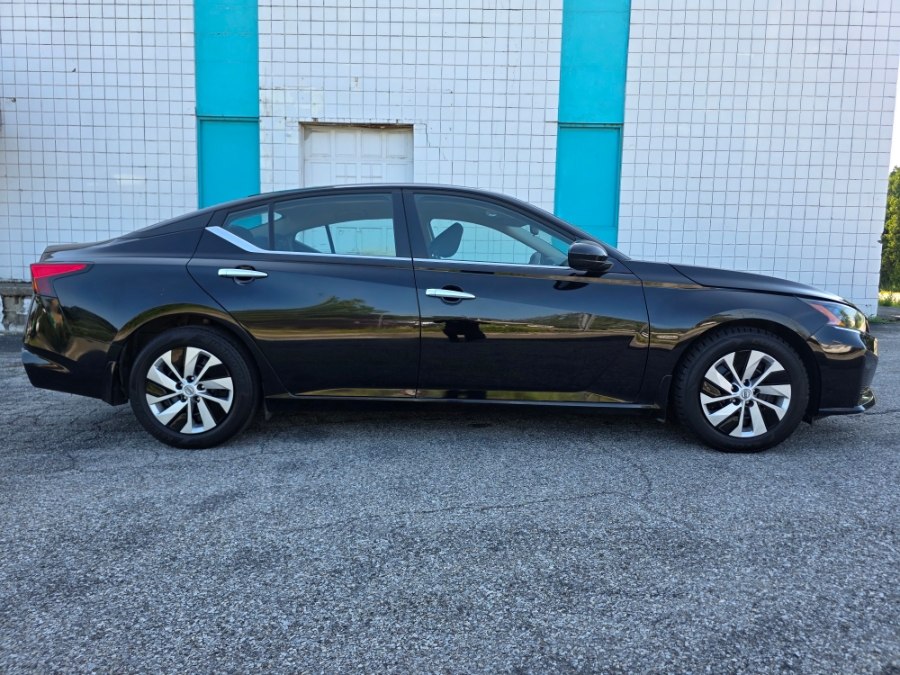 Used 2023 Nissan Altima in Milford, Connecticut | Dealertown Auto Wholesalers. Milford, Connecticut