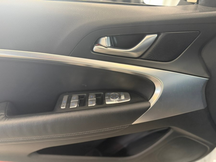 2022 GENESIS G70 Standard - Photo 9