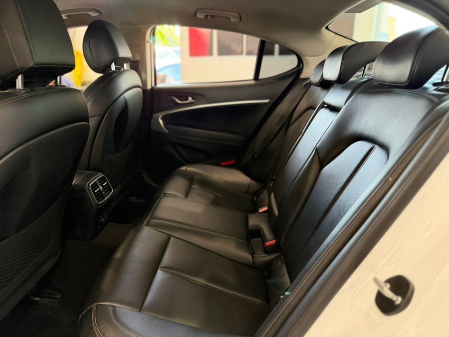 2022 GENESIS G70 Standard - Photo 14