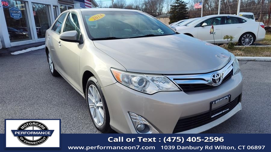 Used 2014 Toyota Camry in Wilton, Connecticut | Performance Motor Cars Of Connecticut LLC. Wilton, Connecticut