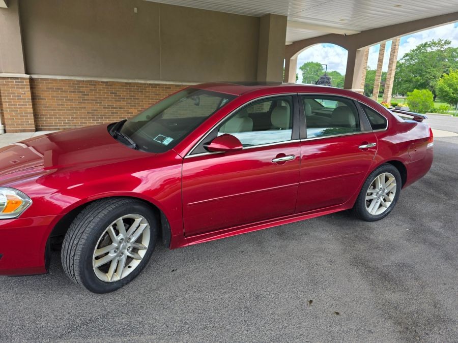 Chevrolet Impala photo 2