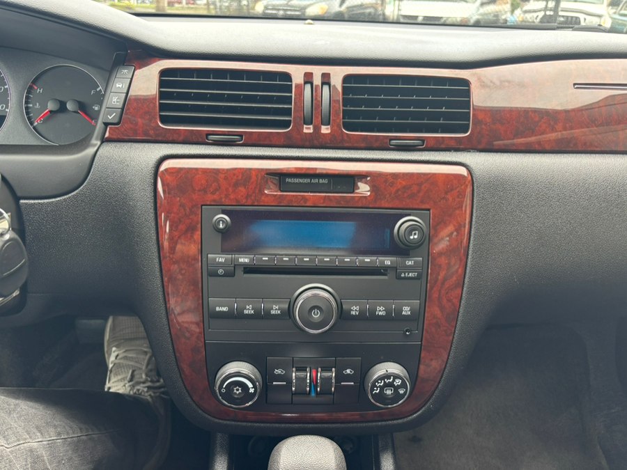 2009 Chevrolet Impala LT - Photo 12