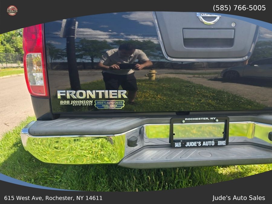 Nissan Frontier Crew Cab photo 10