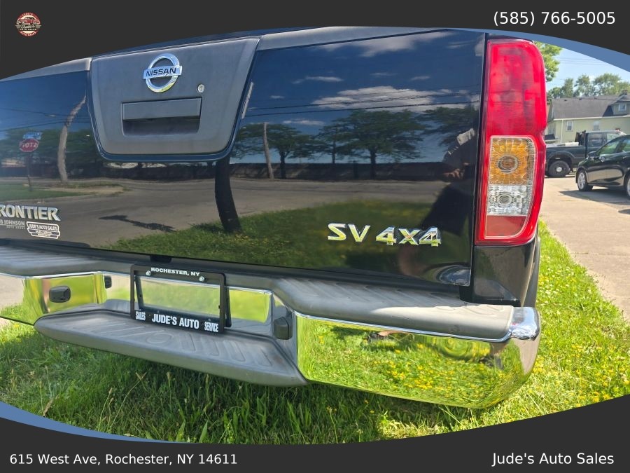 Nissan Frontier Crew Cab photo 11