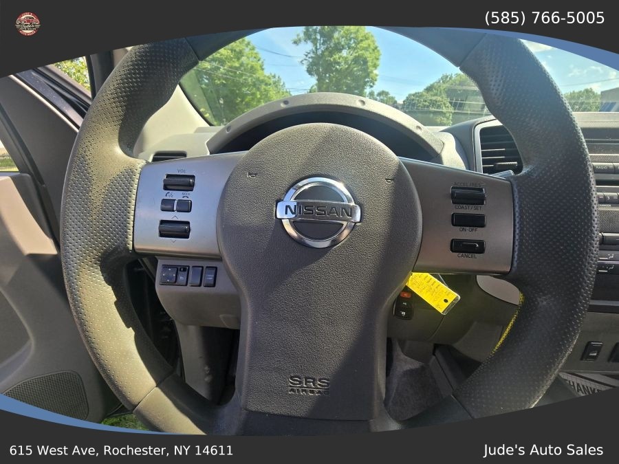 Nissan Frontier Crew Cab photo 13