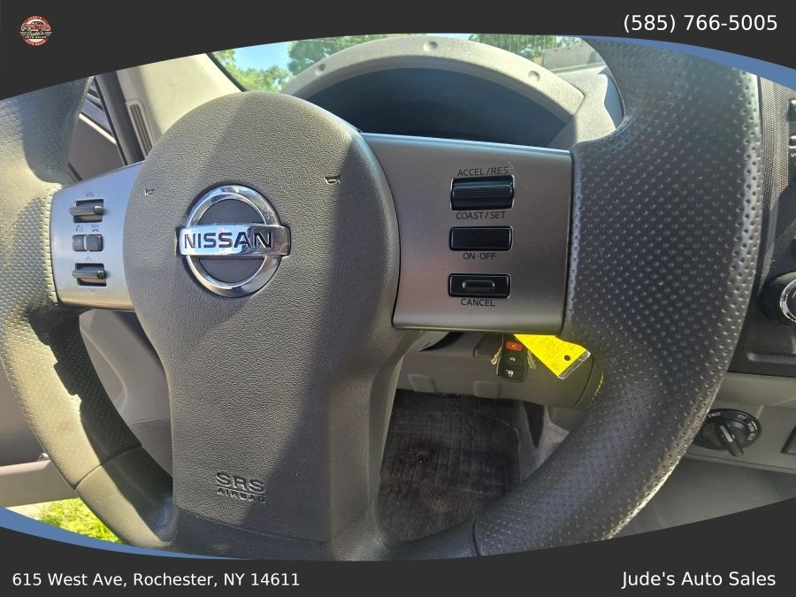 Nissan Frontier Crew Cab photo 15