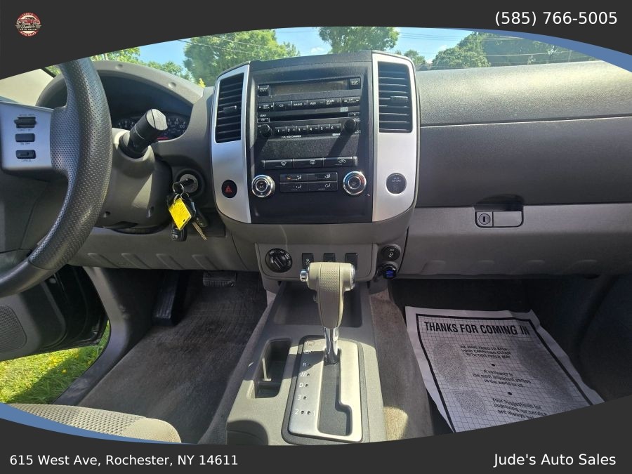 Nissan Frontier Crew Cab photo 16