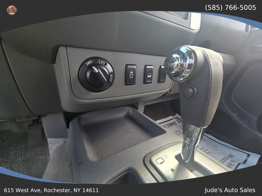 Nissan Frontier Crew Cab photo 19