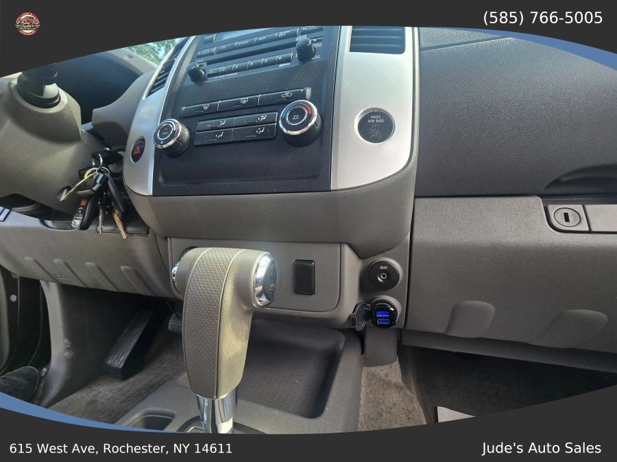 Nissan Frontier Crew Cab photo 20