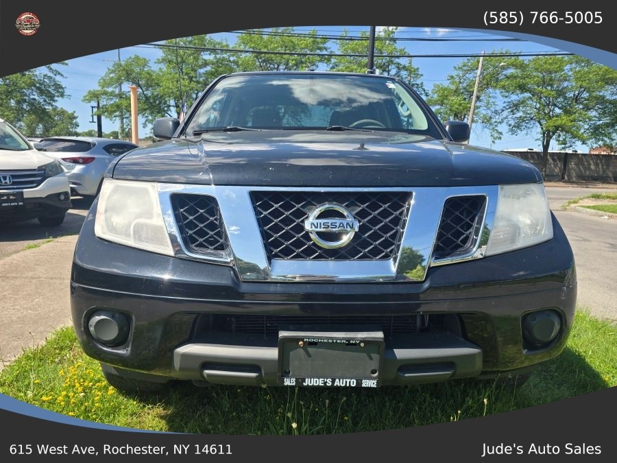 Nissan Frontier Crew Cab photo 2