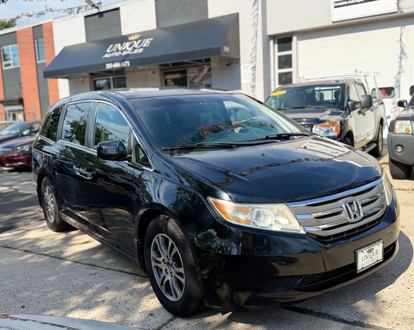 View vehicle photo 3