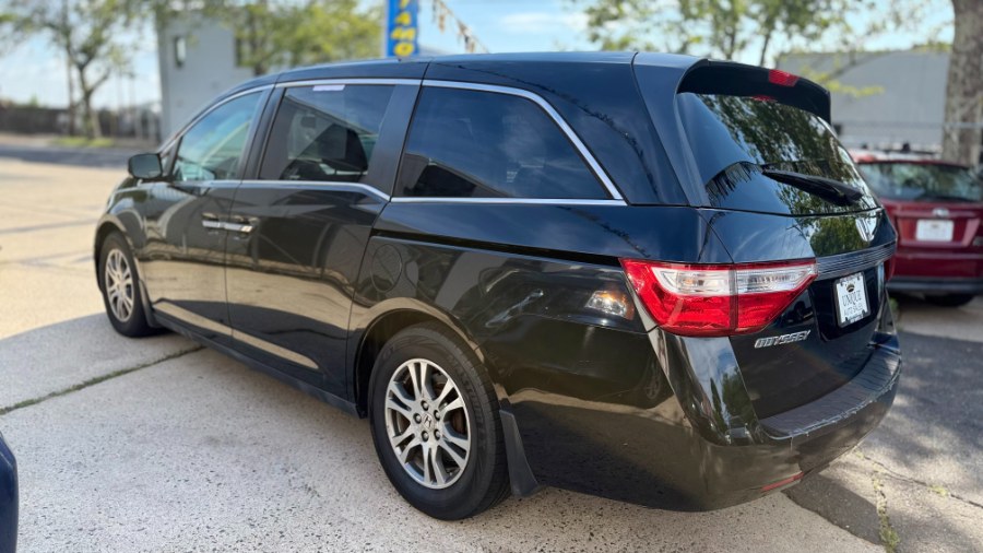View vehicle photo 7