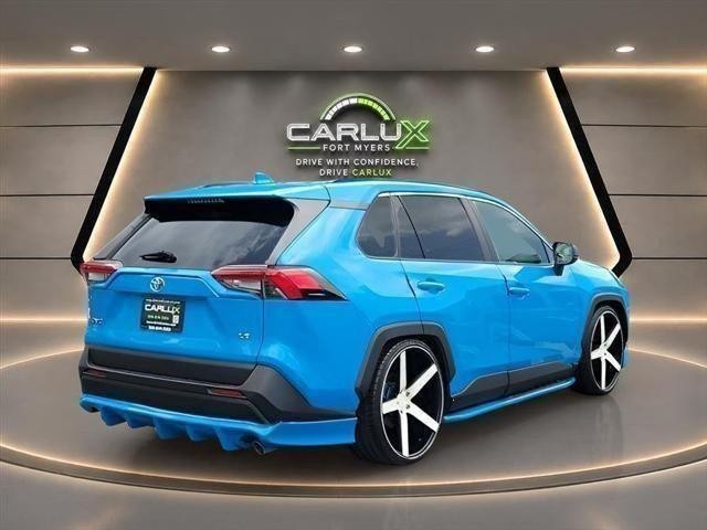 View vehicle photo 4
