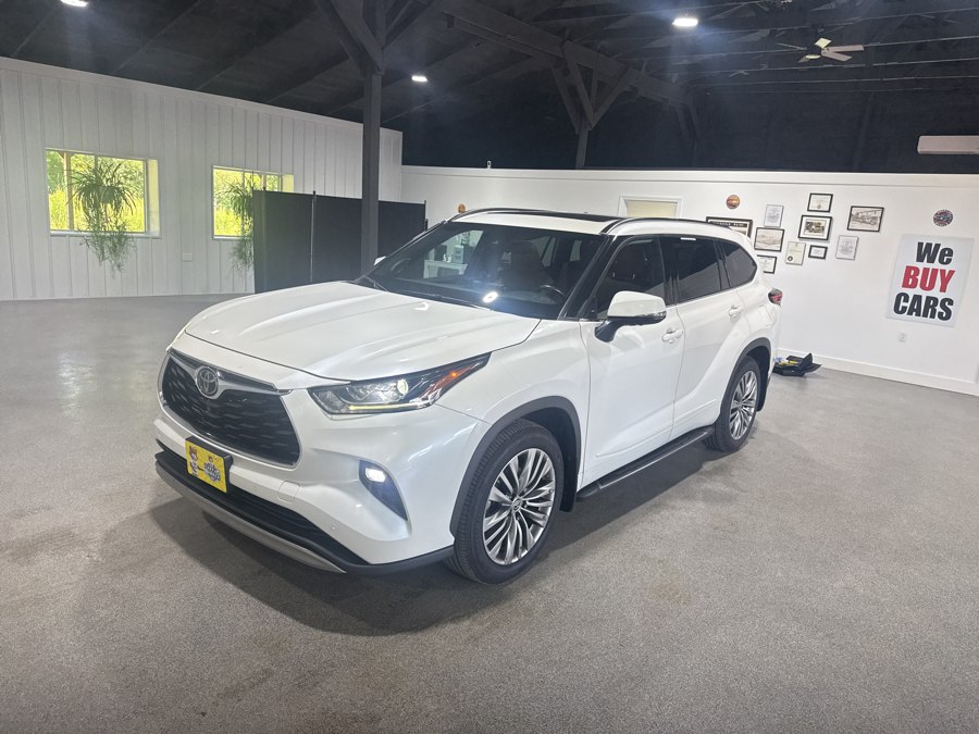 Used 2021 Toyota Highlander in Pittsfield, Maine | Maine Central Motors. Pittsfield, Maine