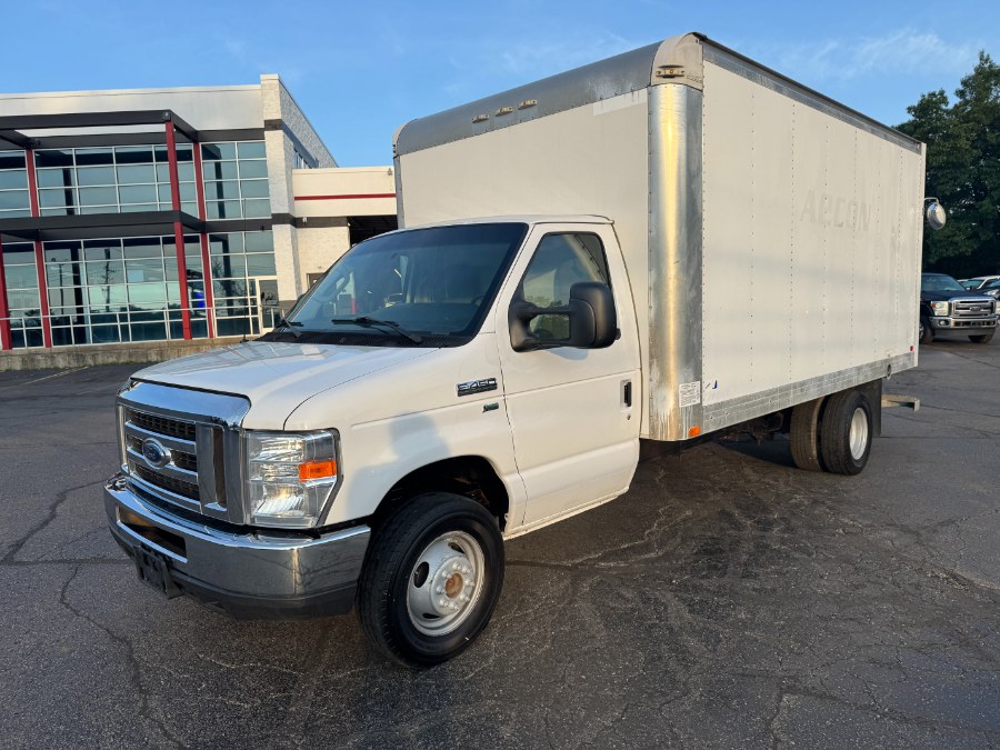 Used 2017 Ford E-Series Cutaway in Ortonville, Michigan | Marsh Auto Sales LLC. Ortonville, Michigan