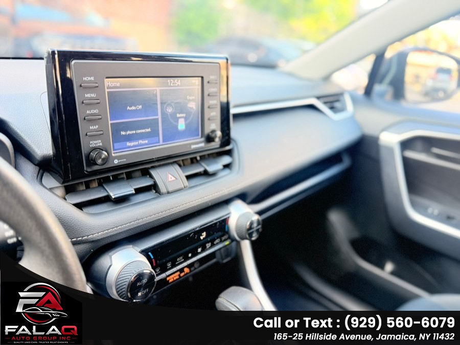 2022 Toyota RAV4 LE - Photo 14