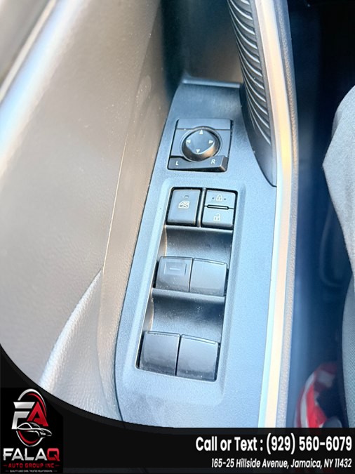 2022 Toyota RAV4 LE - Photo 16