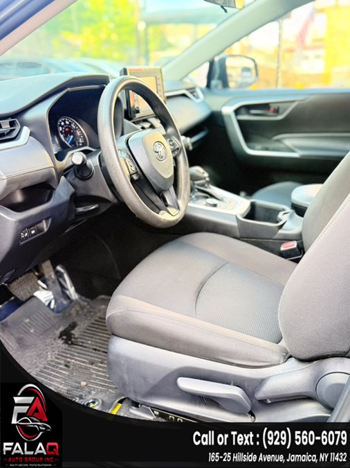 2022 Toyota RAV4 LE - Photo 6