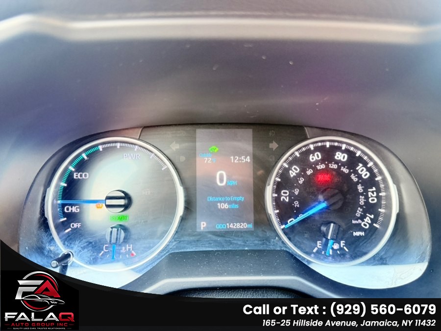 2022 Toyota RAV4 LE - Photo 12