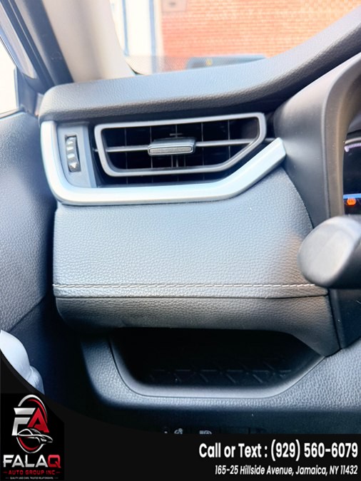 2022 Toyota RAV4 LE - Photo 15