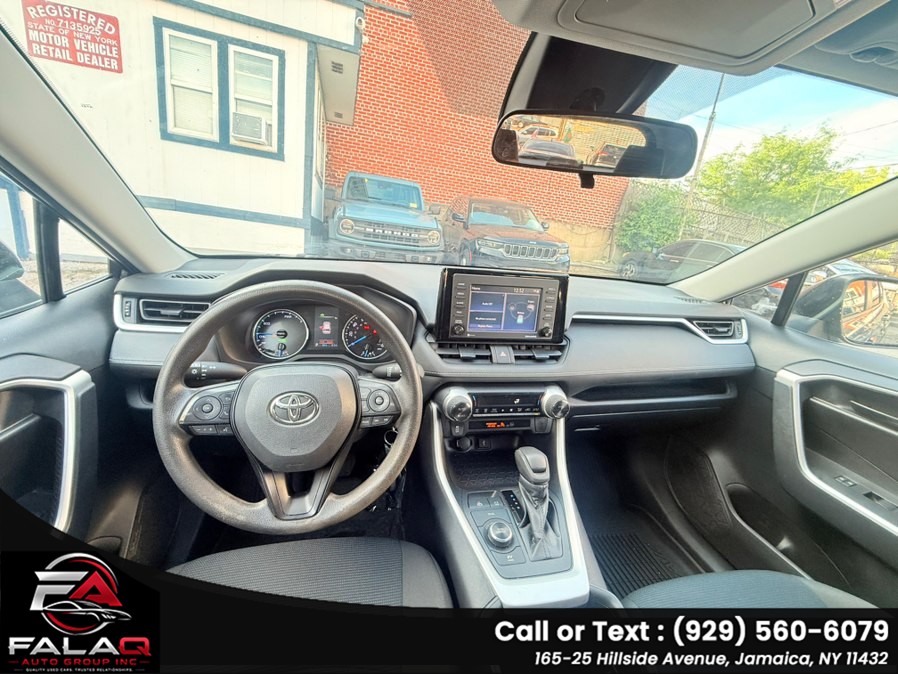 2022 Toyota RAV4 LE - Photo 7