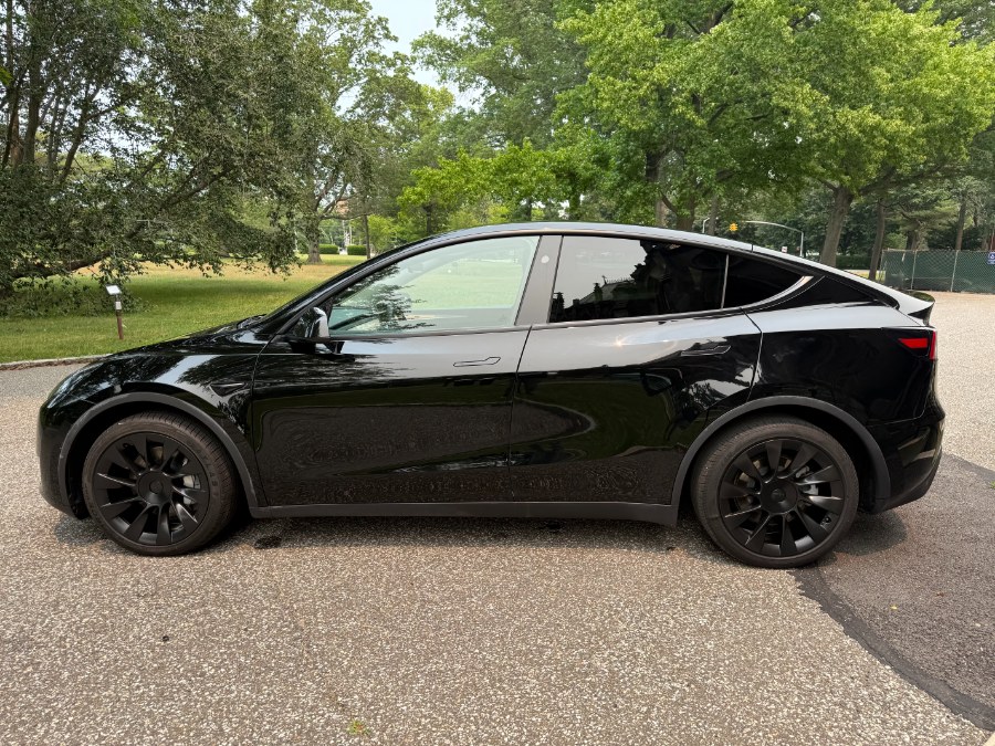 Tesla Model Y Long Range AWD - Image 4