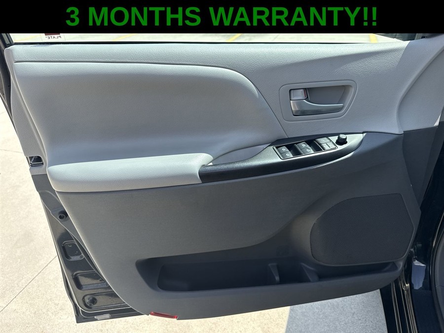 2017 Toyota Sienna LE - Photo 12
