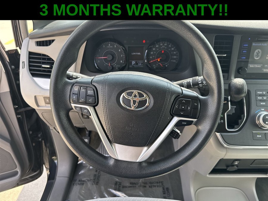 2017 Toyota Sienna LE - Photo 11