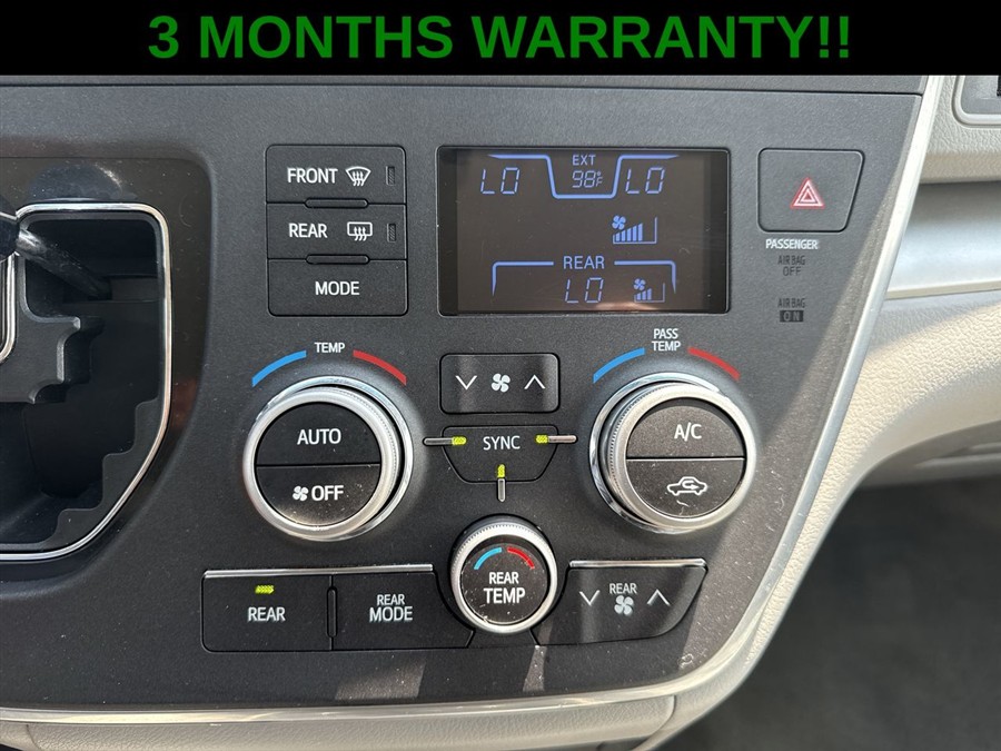 2017 Toyota Sienna LE - Photo 18