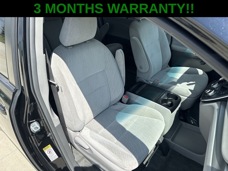 2017 Toyota Sienna LE - Photo 19