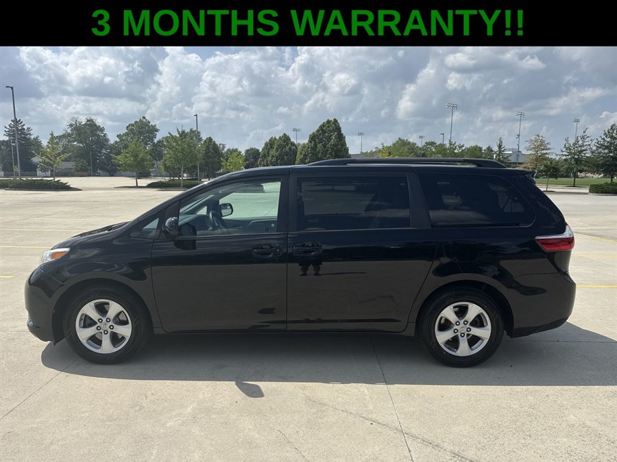 2017 Toyota Sienna LE - Photo 26