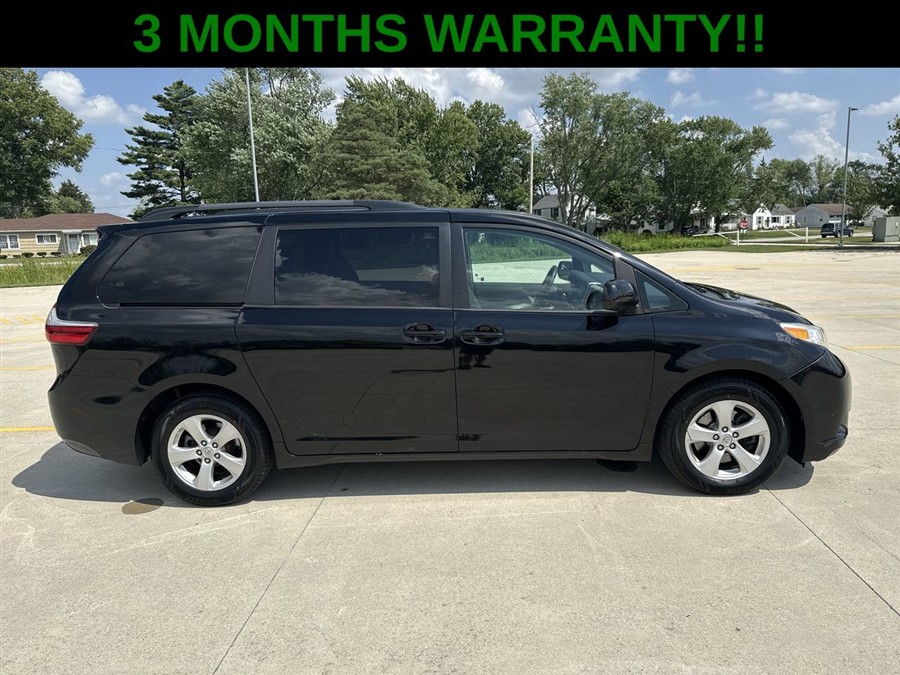 2017 Toyota Sienna LE - Photo 30