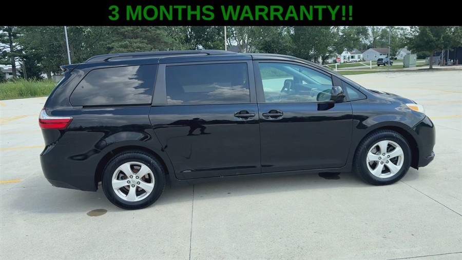 2017 Toyota Sienna LE - Photo 8