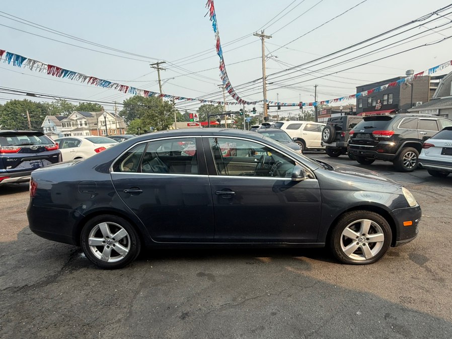 Blue Graphite Metallic 2009 Volkswagen Jetta Sedan Front-Wheel Drive Automatic