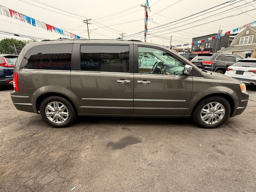 2010 Chrysler Town & Country