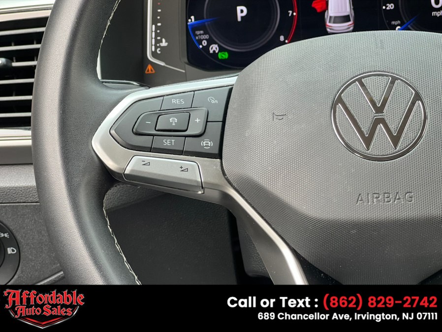 2022 Volkswagen Atlas SE w/Tech - Photo 16