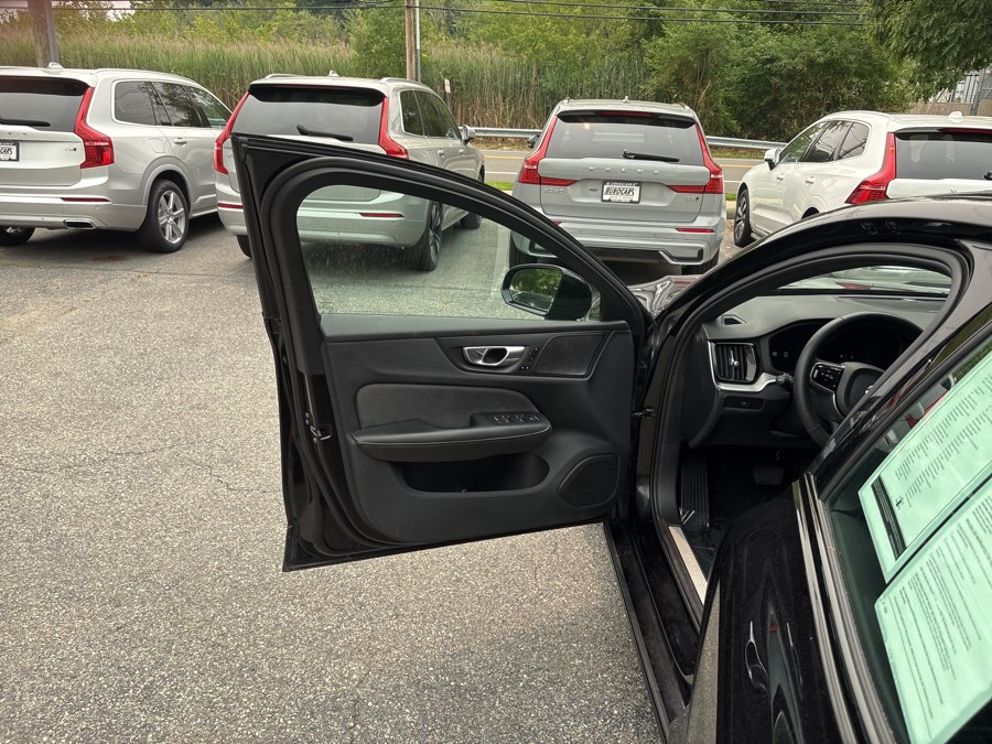 2024 Volvo S60 Plus - Photo 14