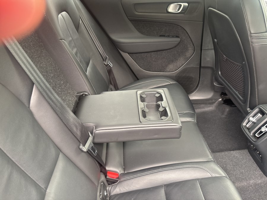 2023 Volvo XC40 Plus - Photo 12