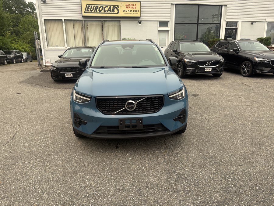 2023 Volvo XC40 Plus - Photo 1