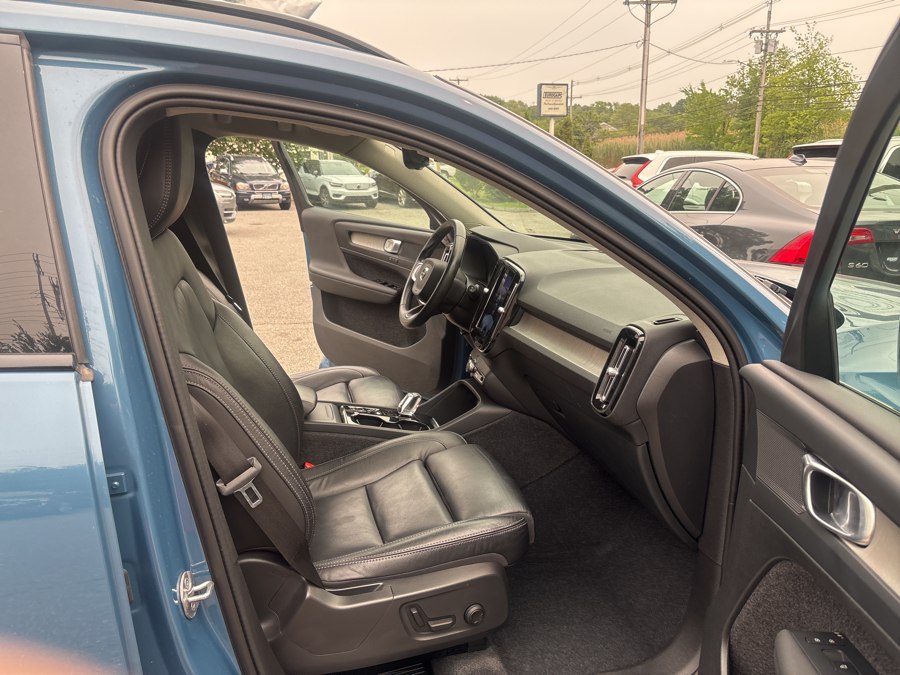 2023 Volvo XC40 Plus - Photo 14