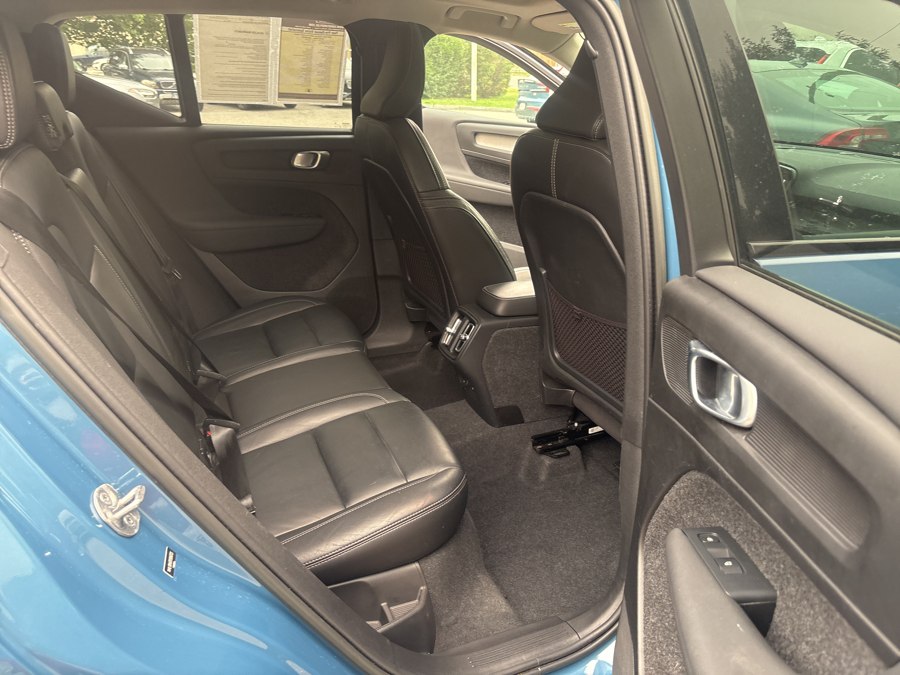 2023 Volvo XC40 Plus - Photo 11