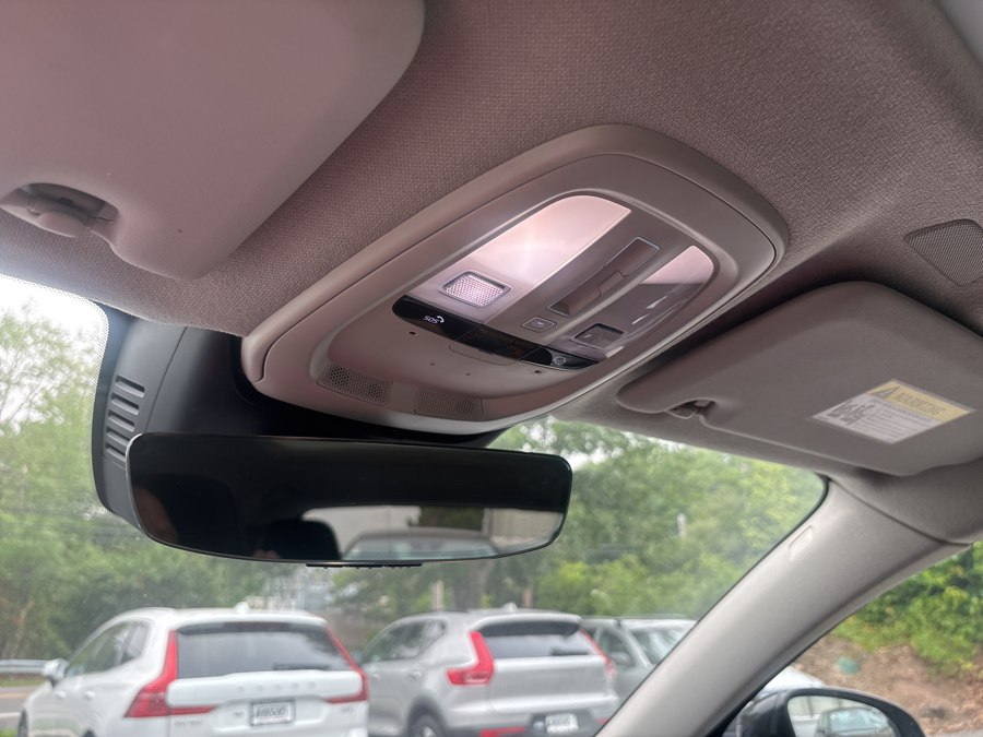 2023 Volvo XC40 Plus - Photo 22